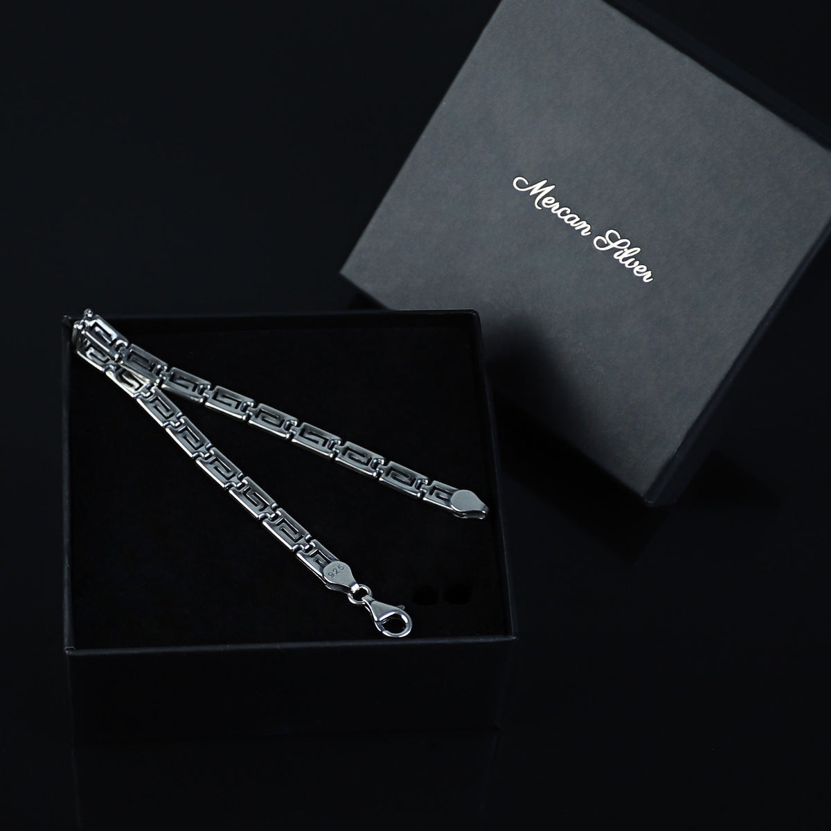 Pulsera con llavero griego de plata maciza