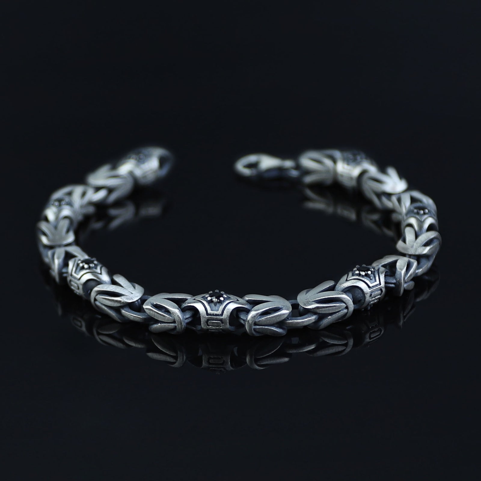 Pulsera de cadena bizantina de plata con piedras preciosas de ónix redondas de 10 mm para hombre