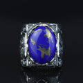 Anillo de hombre hecho a mano y grabado a mano con gema de lapislázuli natural.