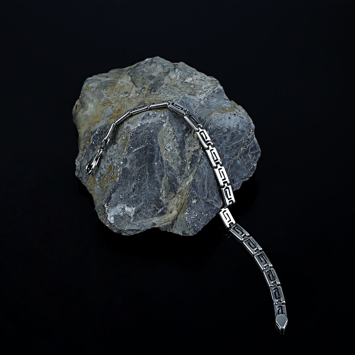 Pulsera con llavero griego de plata maciza