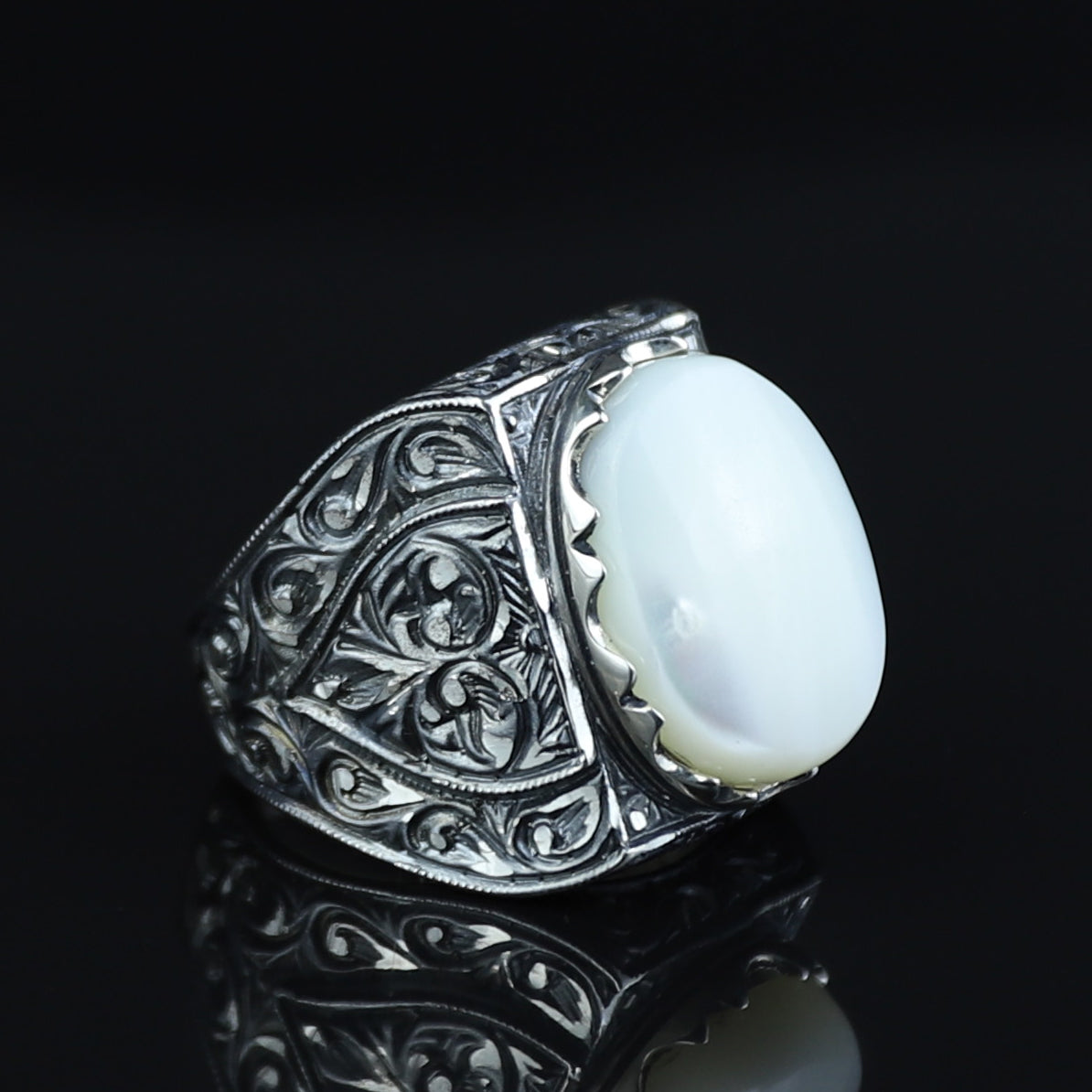 925 Sterling Silver Vintage Engraved Mother Of Pearl Gemstone Ring