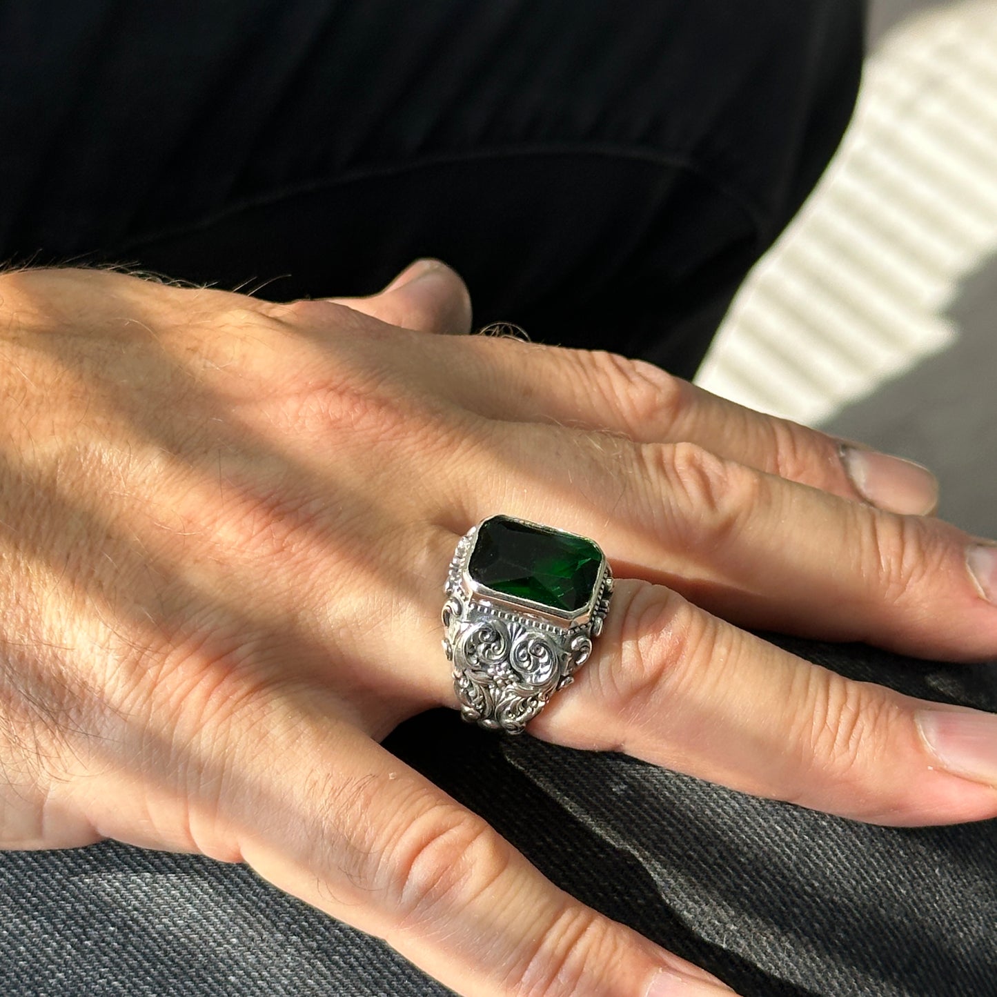 Men Silver Engraved Emerald Gemstone Ring