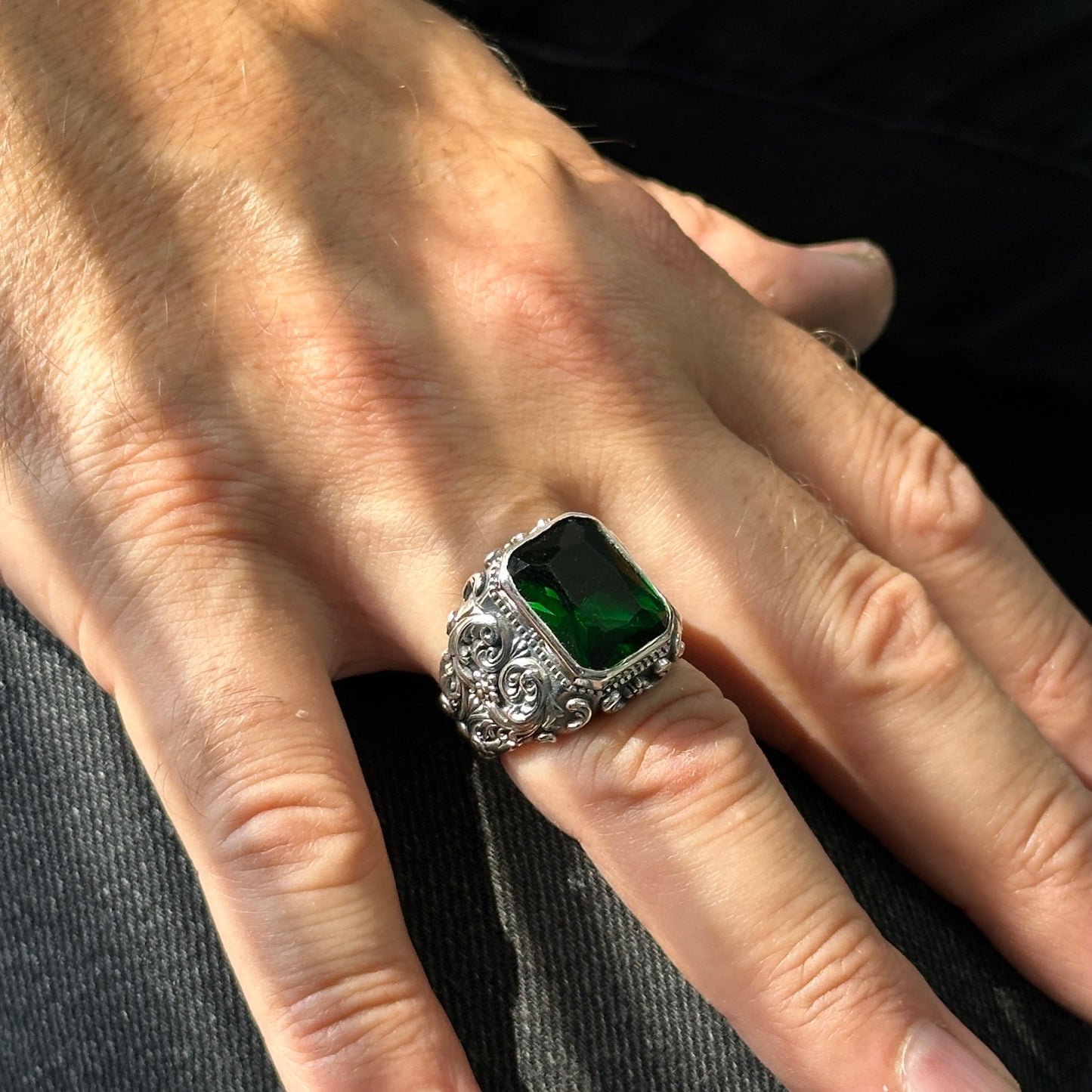 Men Silver Engraved Emerald Gemstone Ring