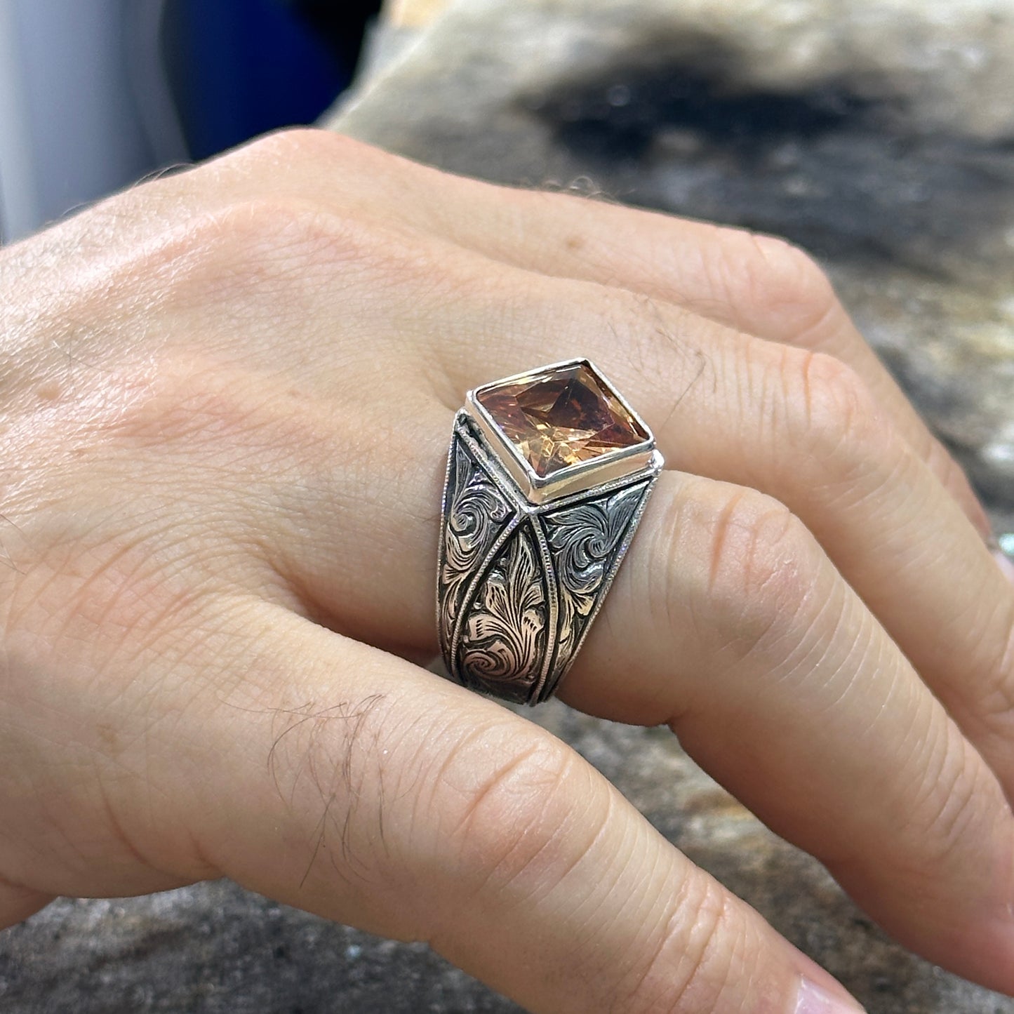 Anillo de plata con grabado de piedra preciosa de citrino cuadrado para hombre