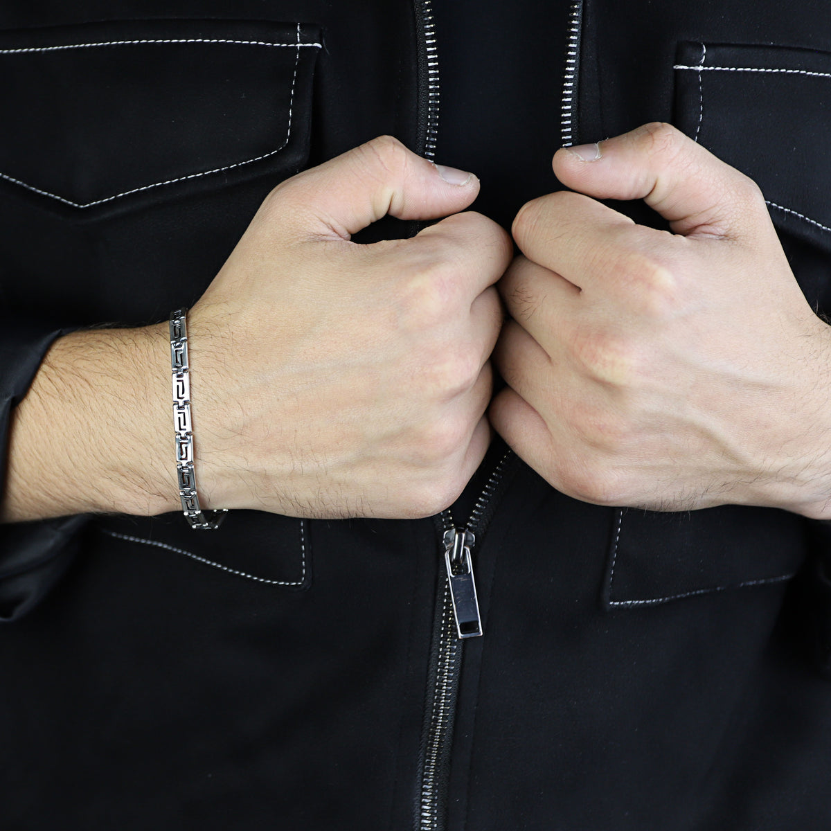 Pulsera con llavero griego de plata maciza