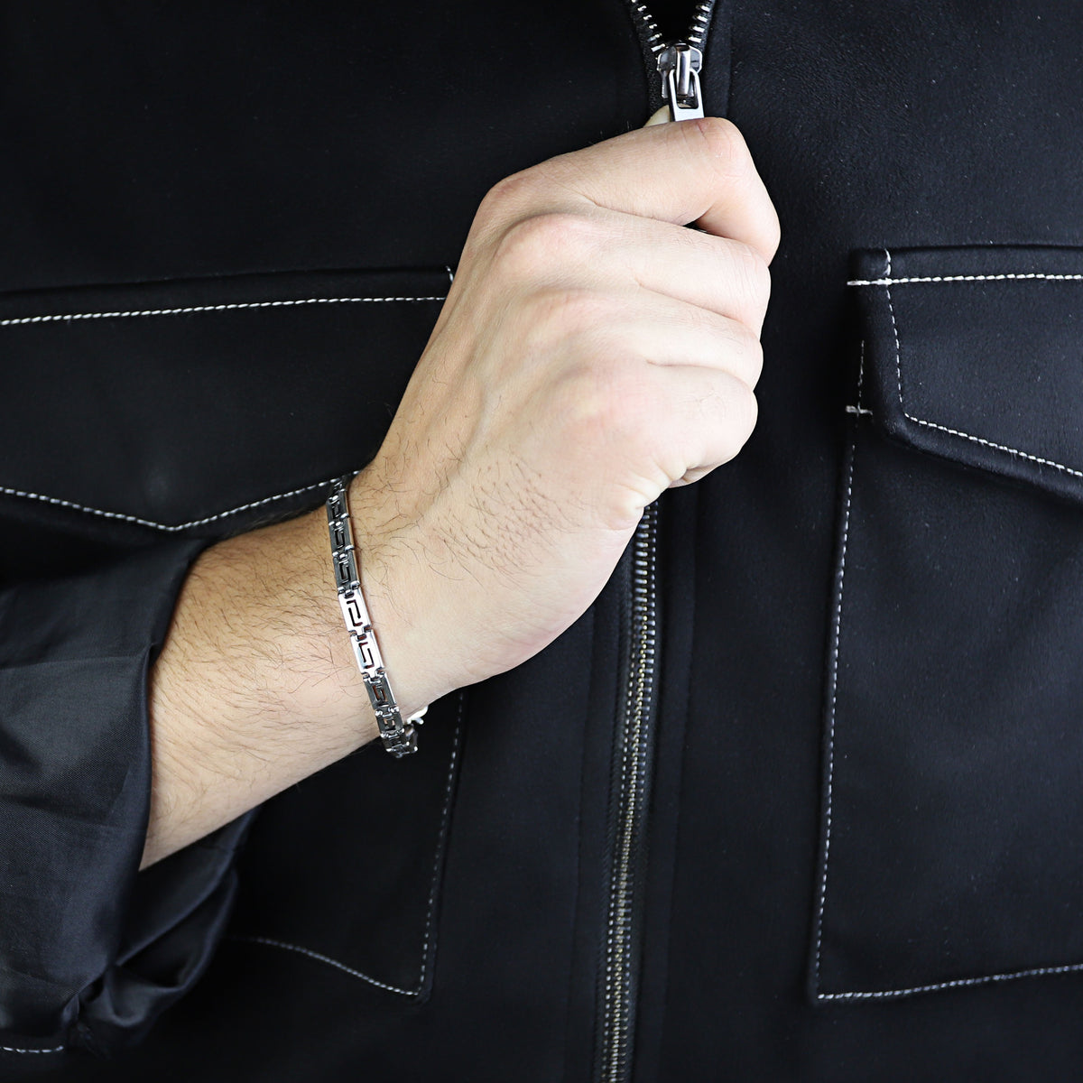 Pulsera con llavero griego de plata maciza