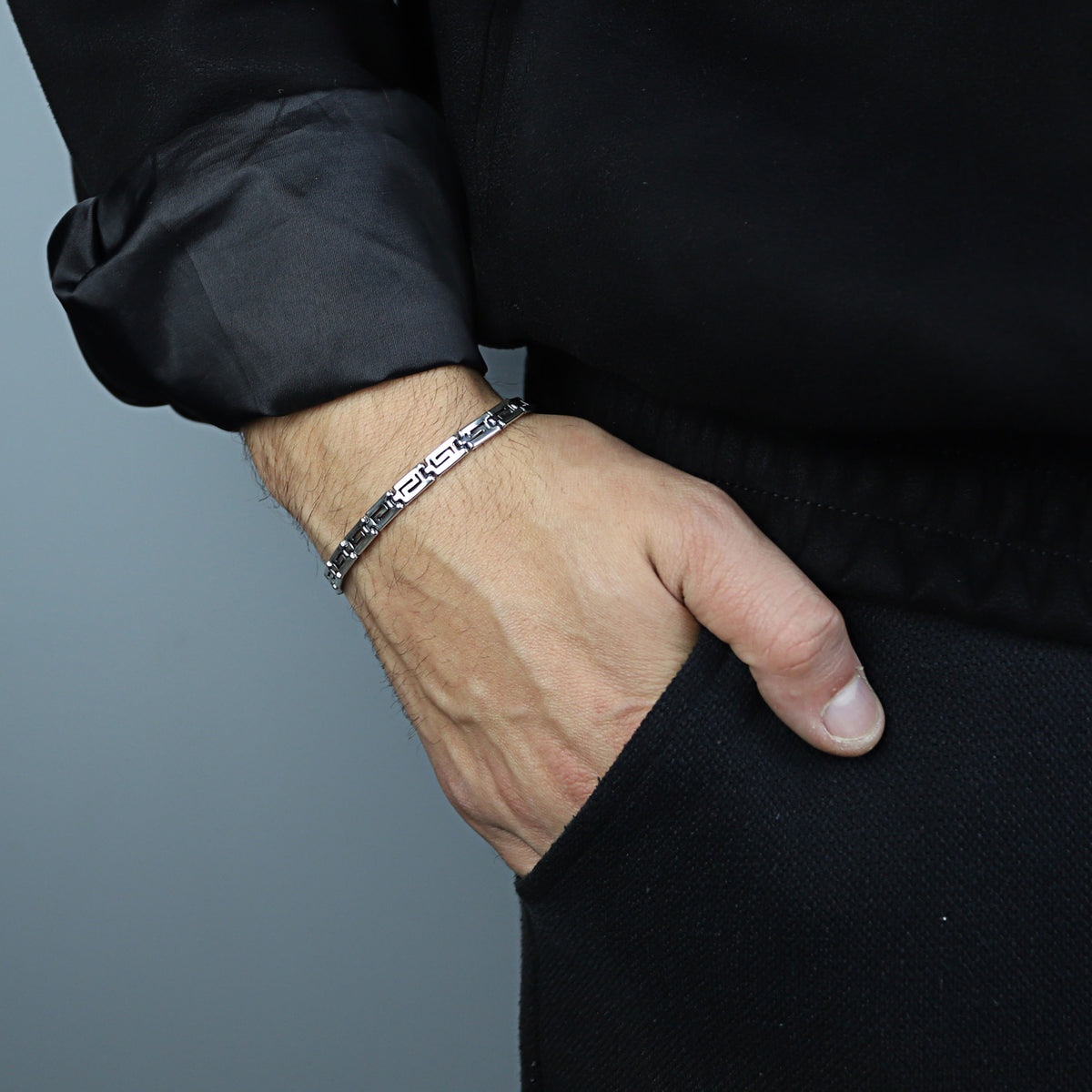Pulsera con llavero griego de plata maciza