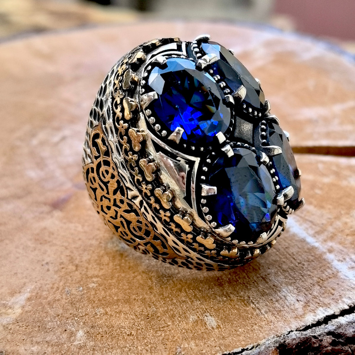 Großer Herrenring aus 925er Sterlingsilber mit Saphir