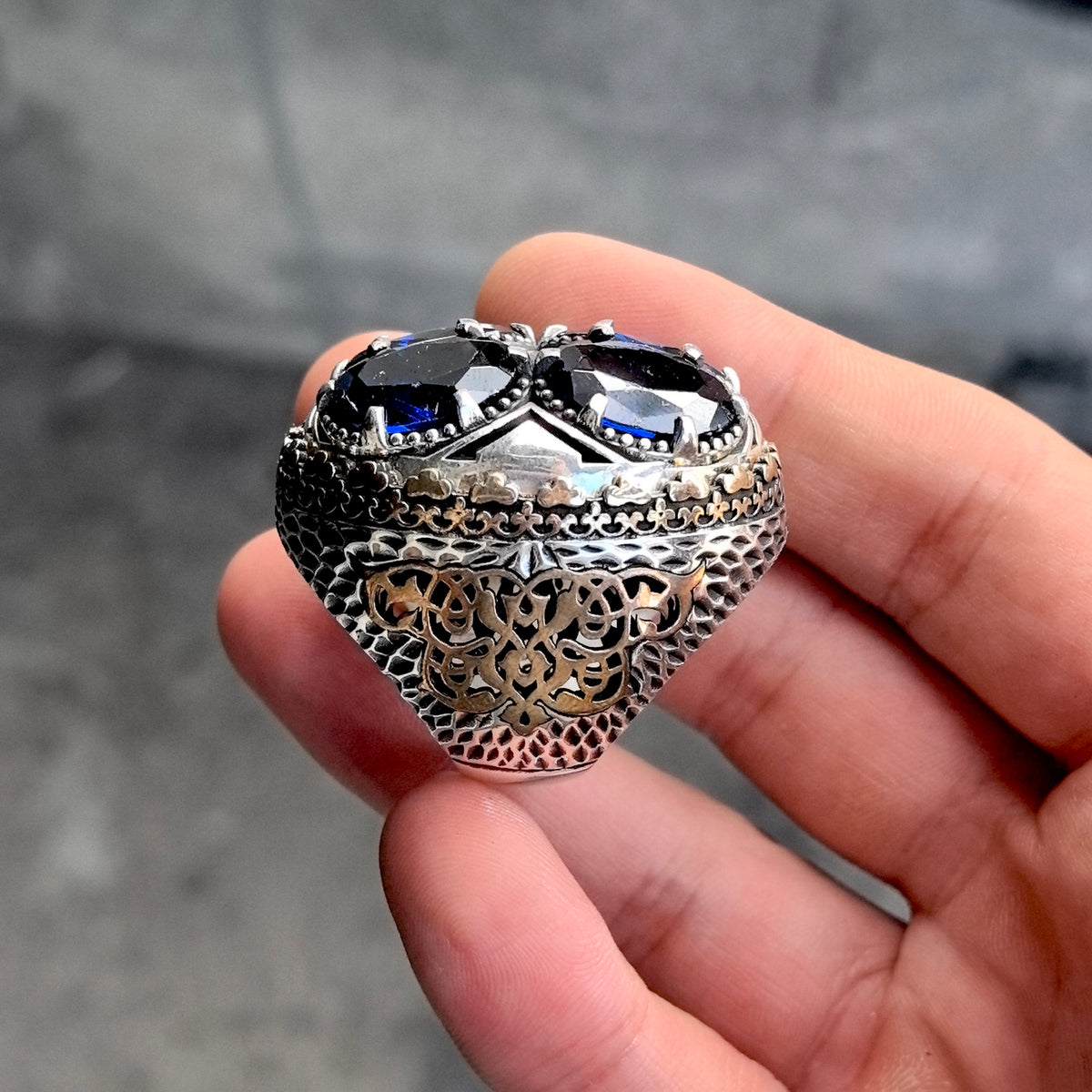 Großer Herrenring aus 925er Sterlingsilber mit Saphir