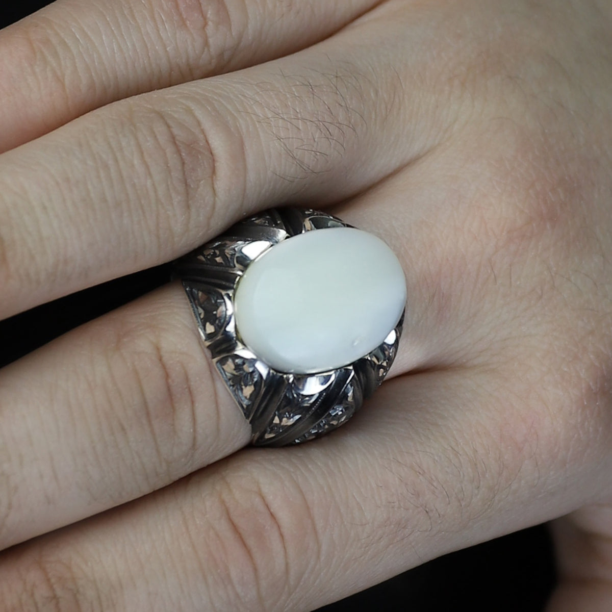 925 Sterling Silver Engraved Mother Of Pearl Gemstone Vintage Ring