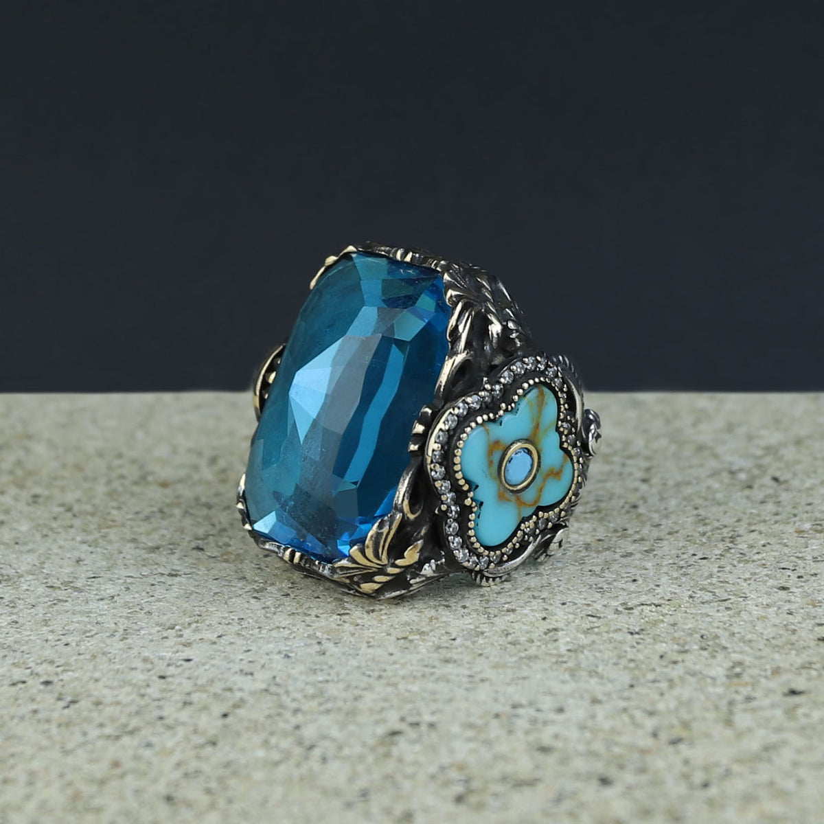 Handgefertigter Herrenring mit großem quadratischem Aquamarin-Edelstein