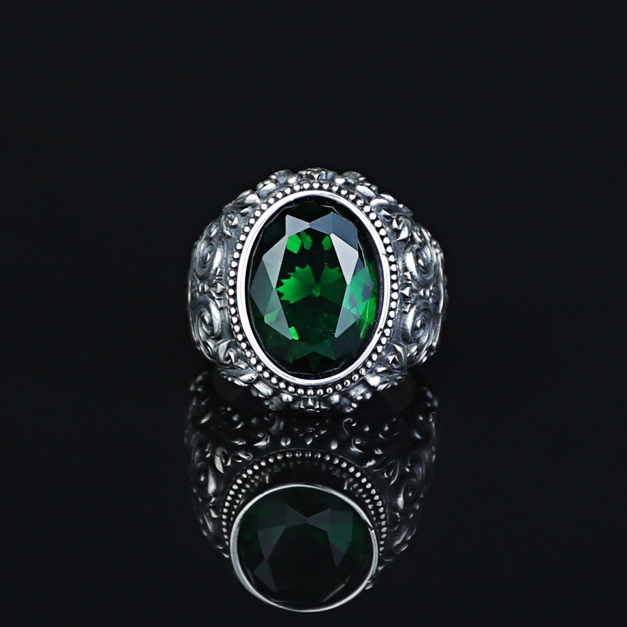 Men Silver Engraved Oval Emerald Gemstone Ring
