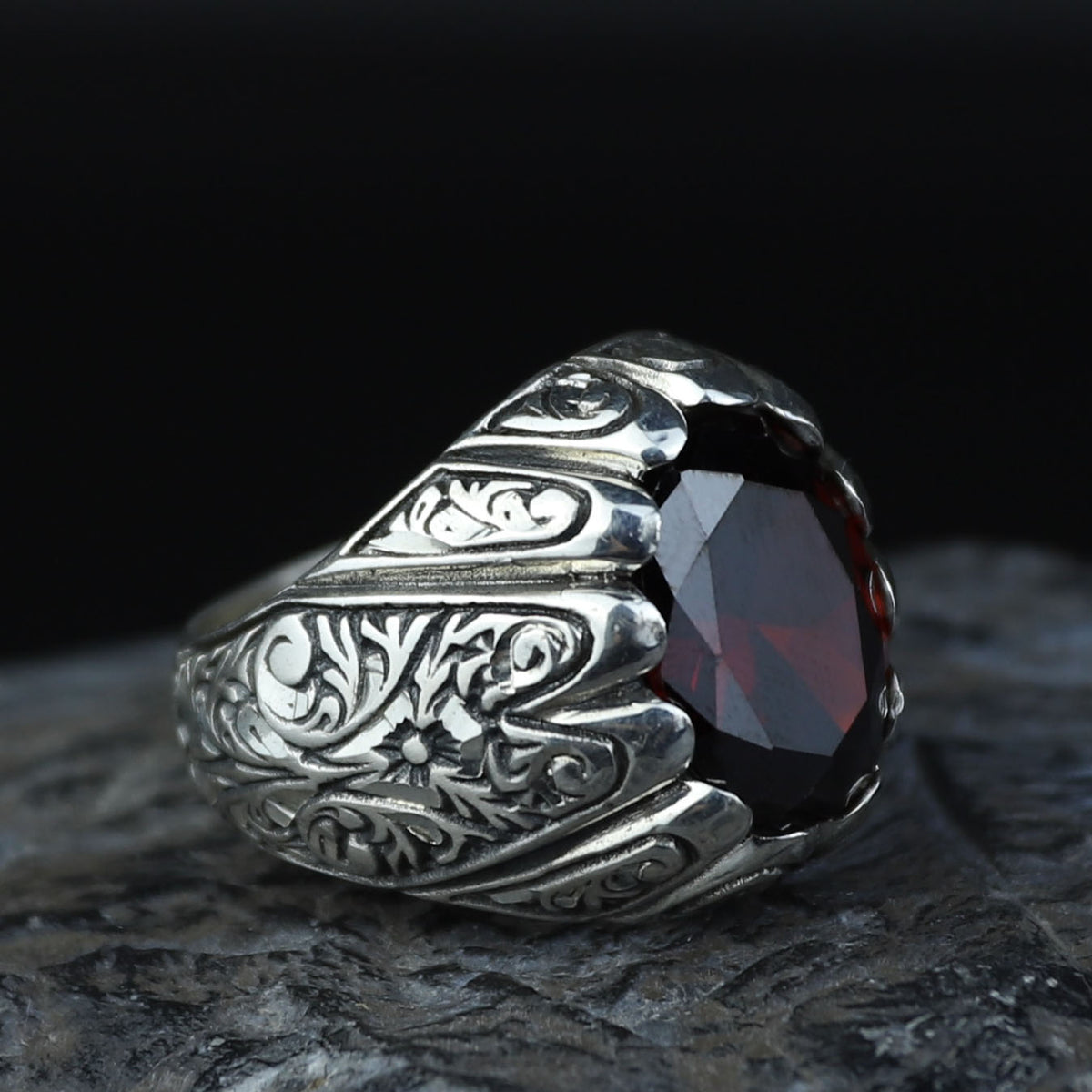 925 Sterling Silver Dark Red Garnet Ring – Vintage Handmade Style