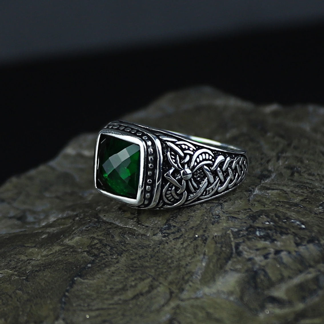 Men Silver Minimal Emerald Gemstone Signet Ring