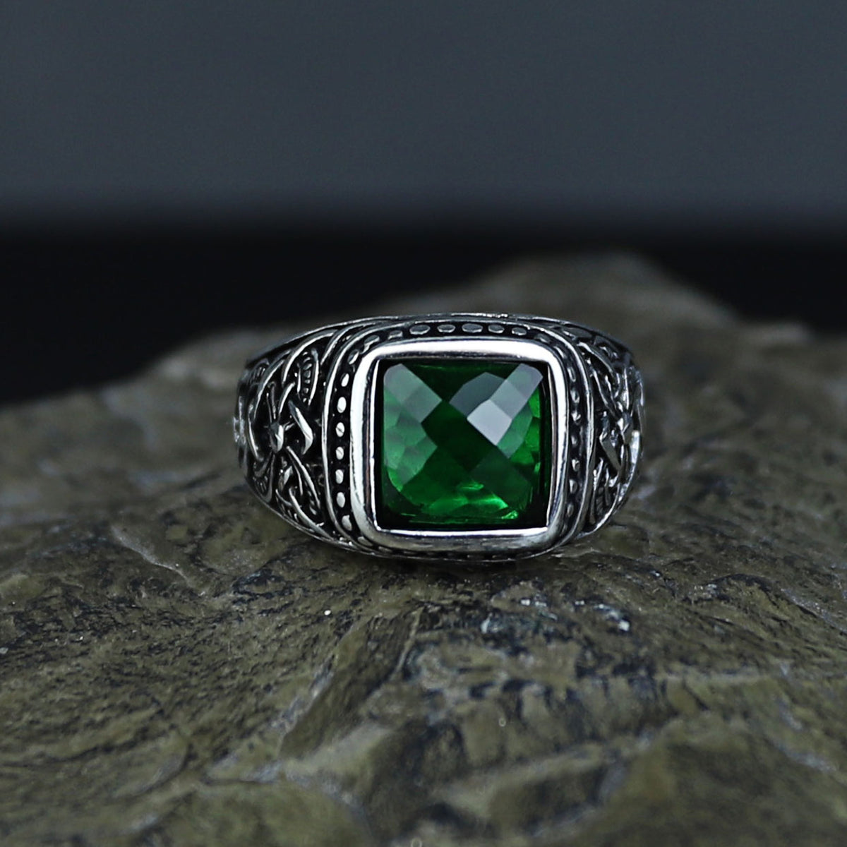 Men Silver Minimal Emerald Gemstone Signet Ring
