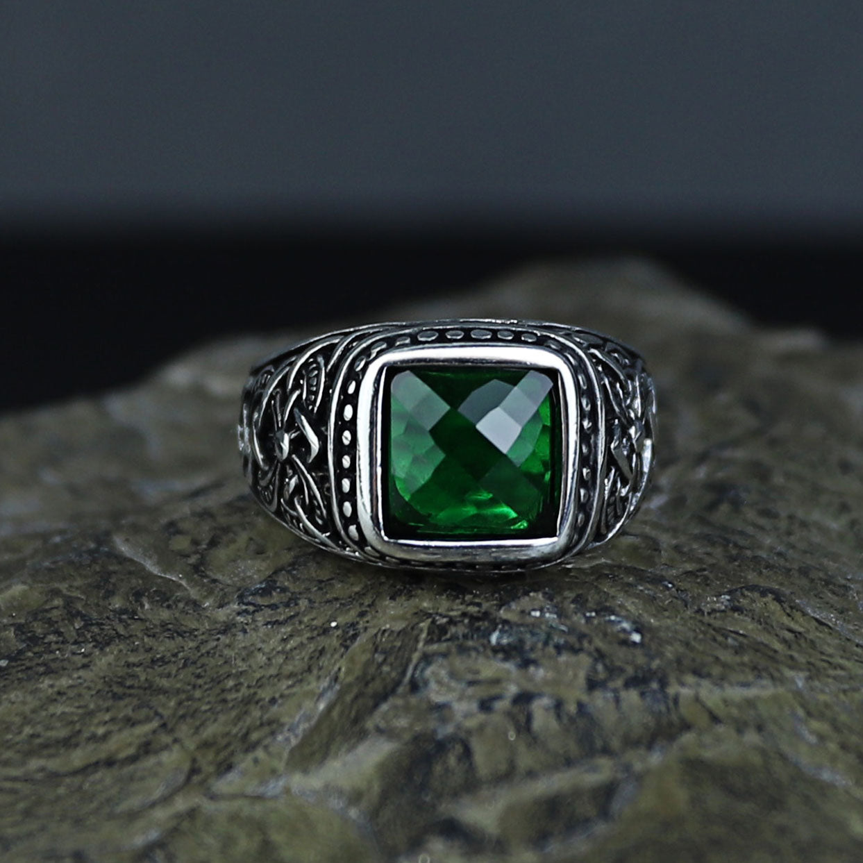 Men Silver Minimal Emerald Gemstone Signet Ring