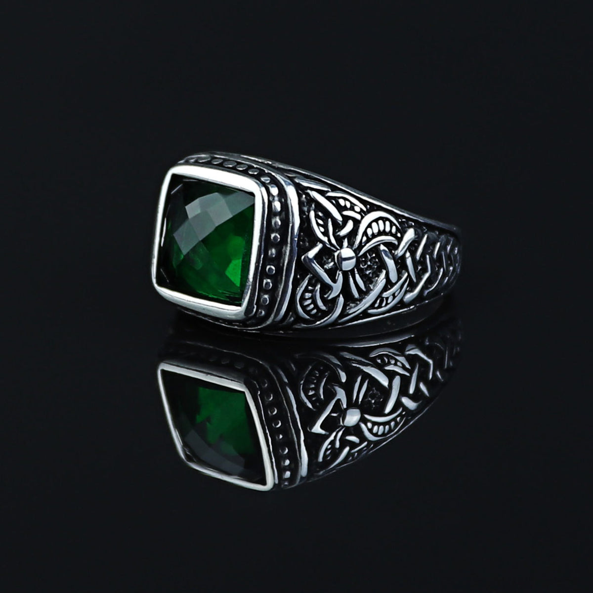 Men Silver Minimal Emerald Gemstone Signet Ring
