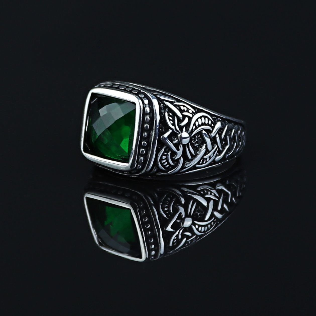 Men Silver Minimal Emerald Gemstone Signet Ring