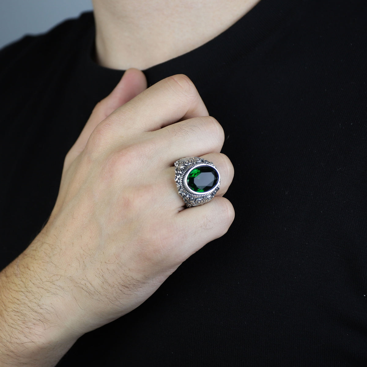 Men Silver Engraved Oval Emerald Gemstone Ring