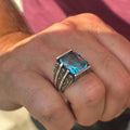 Anillo de aguamarina grabado a mano para hombre