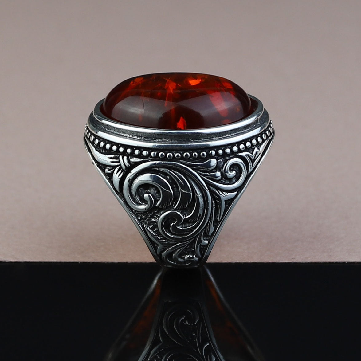 Anillo de hombre hecho a mano con gema de ámbar grabada, estilo otomano.