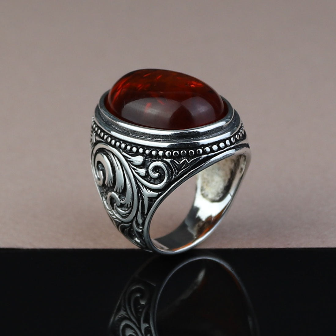 Anillo de hombre hecho a mano con gema de ámbar grabada, estilo otomano.