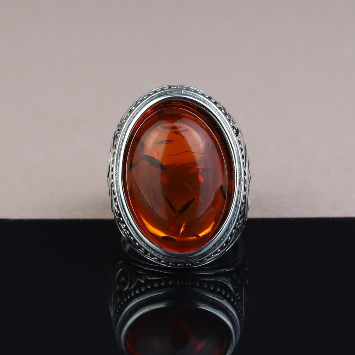 Anillo de hombre hecho a mano con gema de ámbar grabada, estilo otomano.