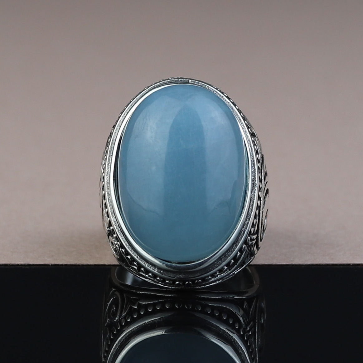 Handgefertigter Herrenring mit natürlichem blauem Aquamarin