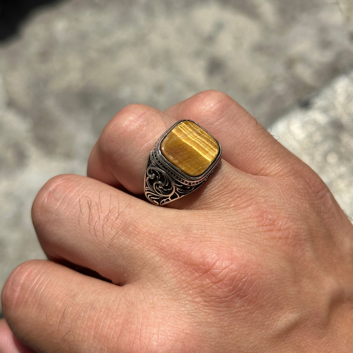 Anillo de plata con piedra preciosa de ojo de tigre minimalista cuadrado para hombre