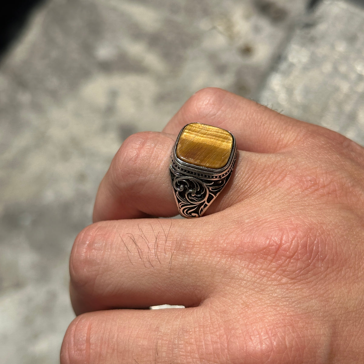 Anillo de plata con piedra preciosa de ojo de tigre minimalista cuadrado para hombre