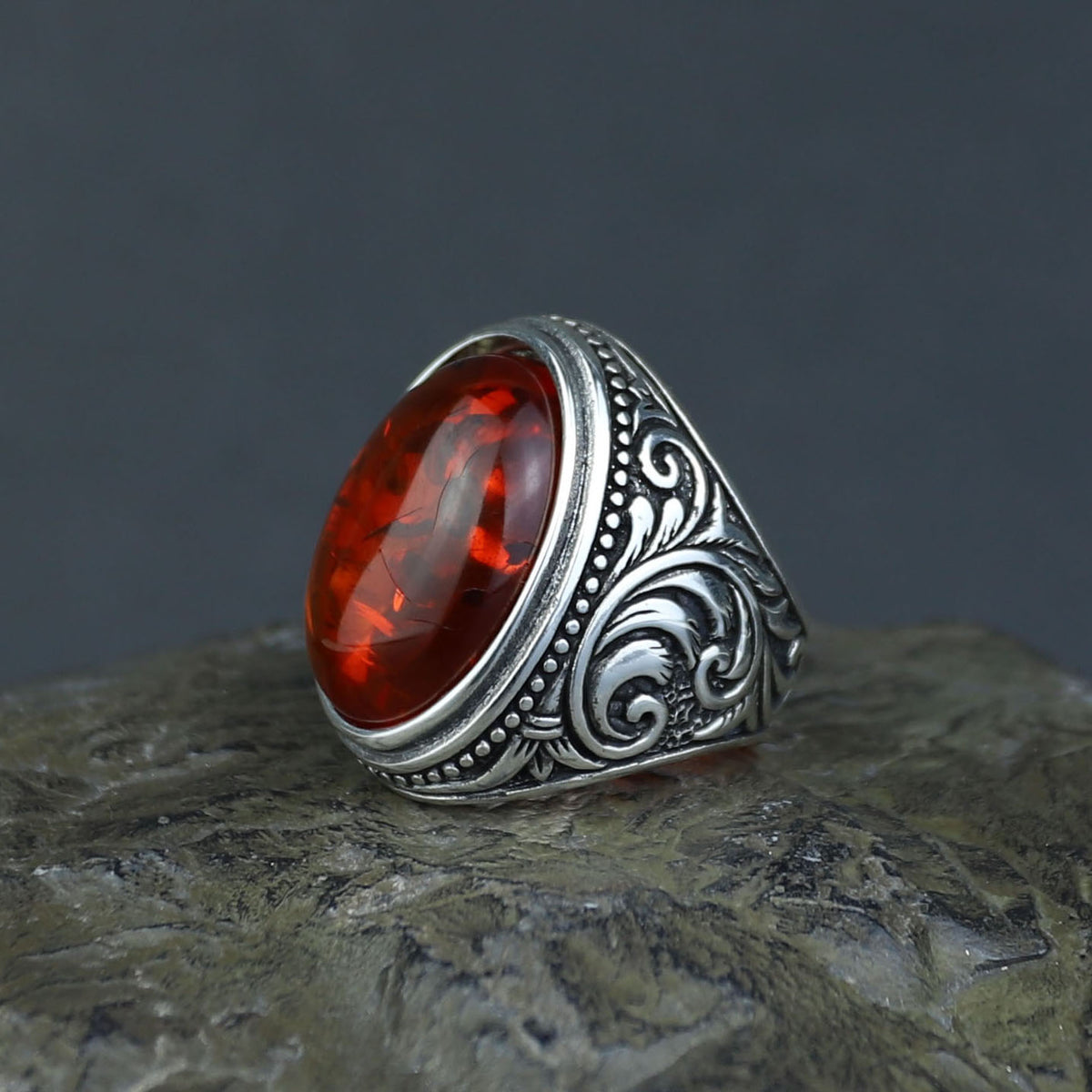 Anillo de hombre hecho a mano con gema de ámbar grabada, estilo otomano.