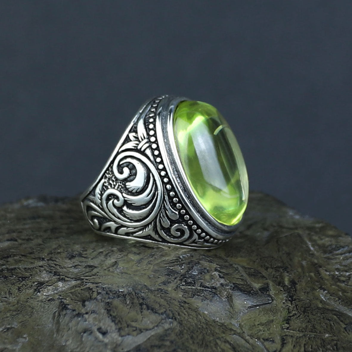 Anillo de plata de ley 925 con gema de peridoto verde para hombre