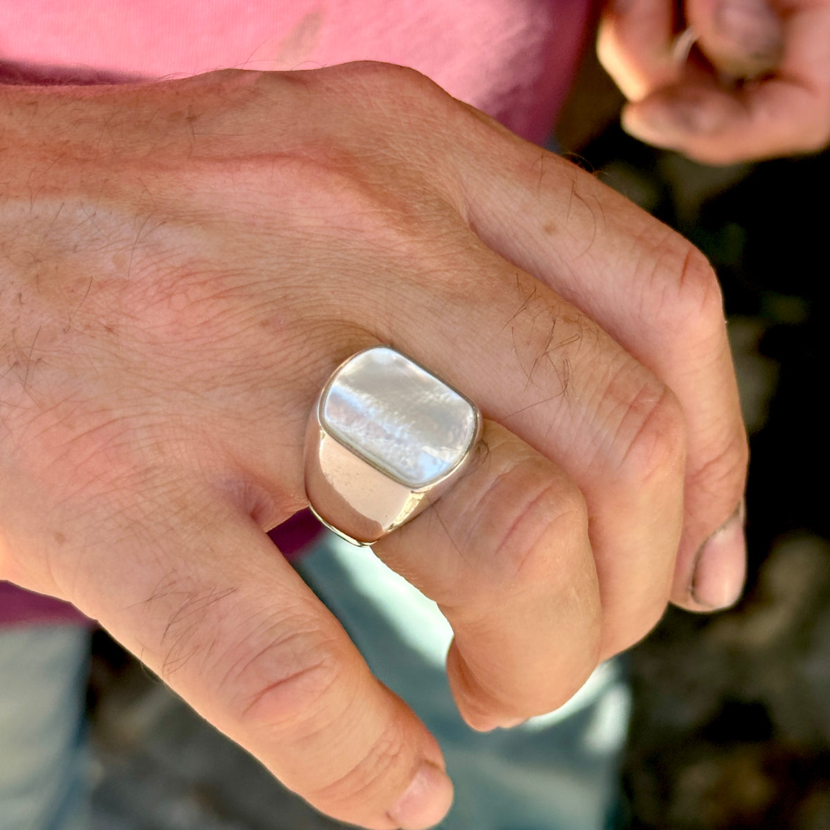Anillo clásico de plata con piedra preciosa de nácar para hombre