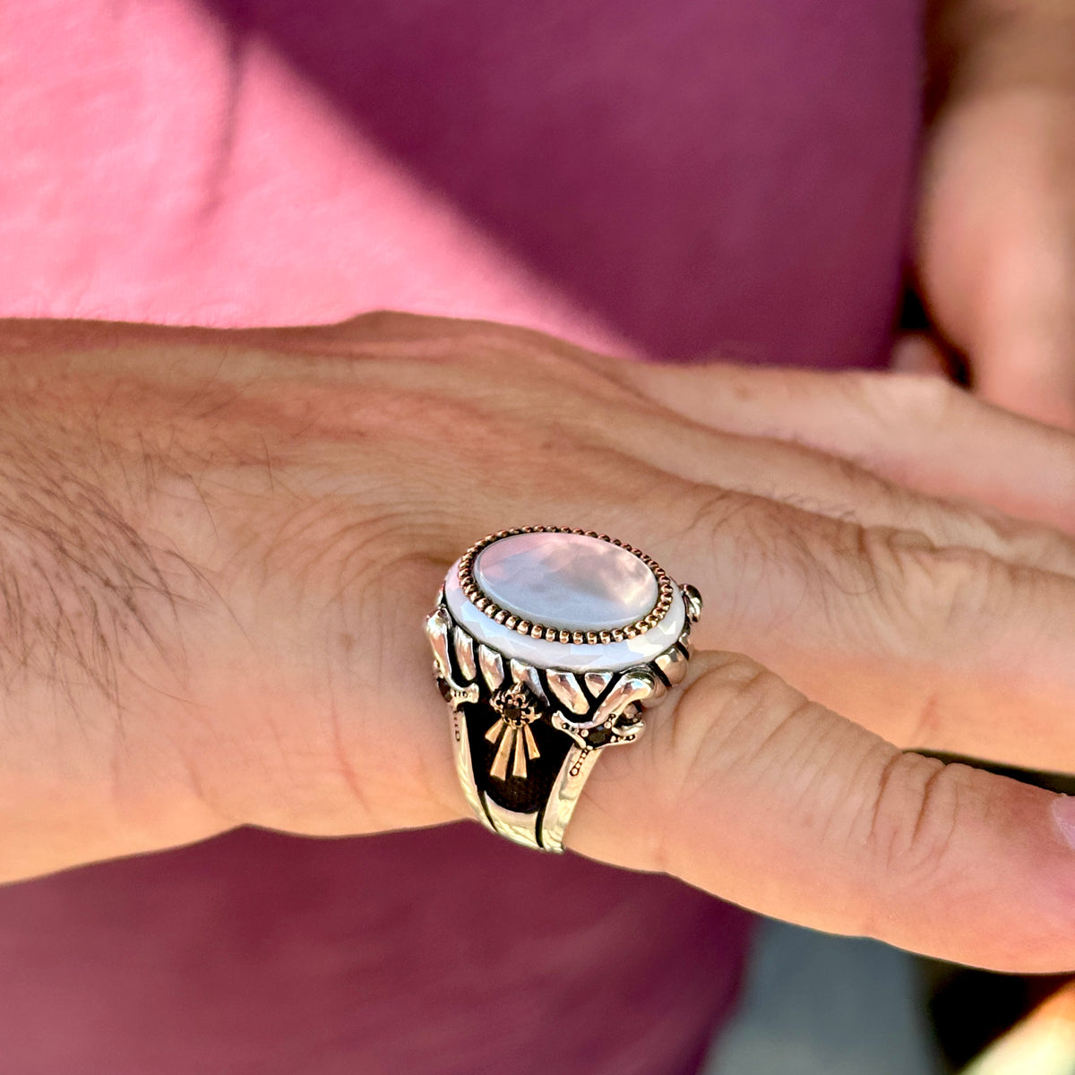 Herrenring aus Silber, handgefertigt, mit Perlmutt-Edelstein