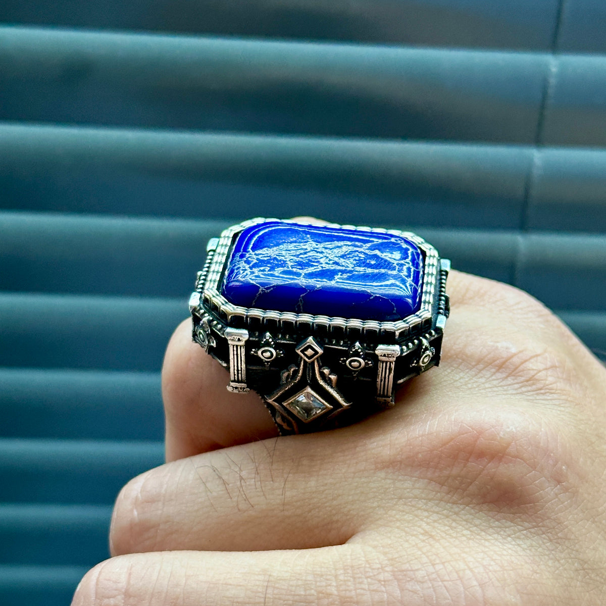 Großer, handgefertigter Herrenring aus Silber mit Lapislazuli