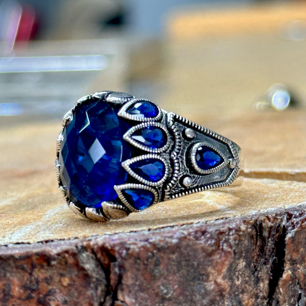 Handgemachter minimalistischer Saphirring im osmanischen Stil für Männer