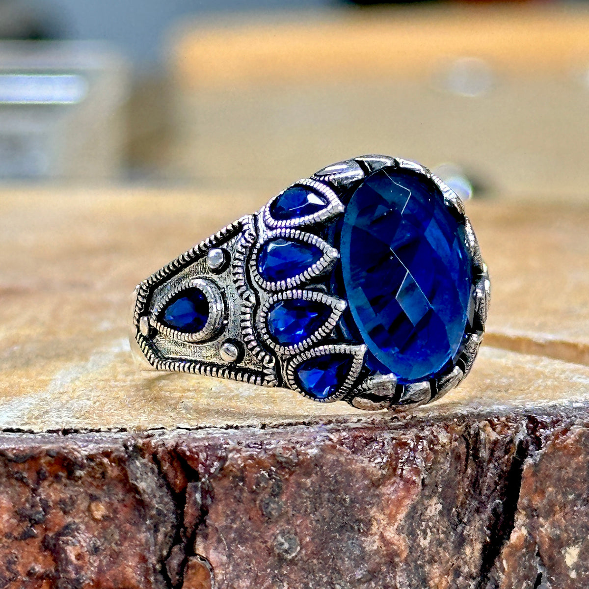 Handgemachter minimalistischer Saphirring im osmanischen Stil für Männer