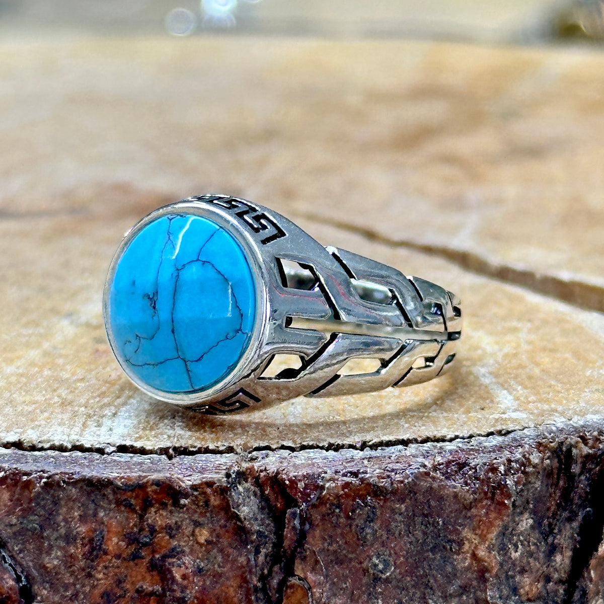 Handgemachter minimalistischer Ring mit rundem Türkisstein für Männer