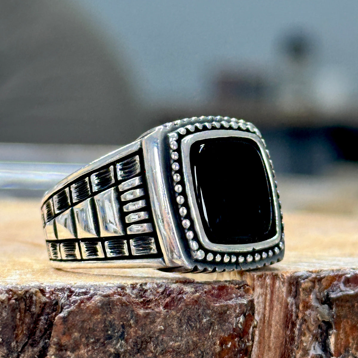 Anillo cuadrado de plata con piedras preciosas de ónix negro para hombre