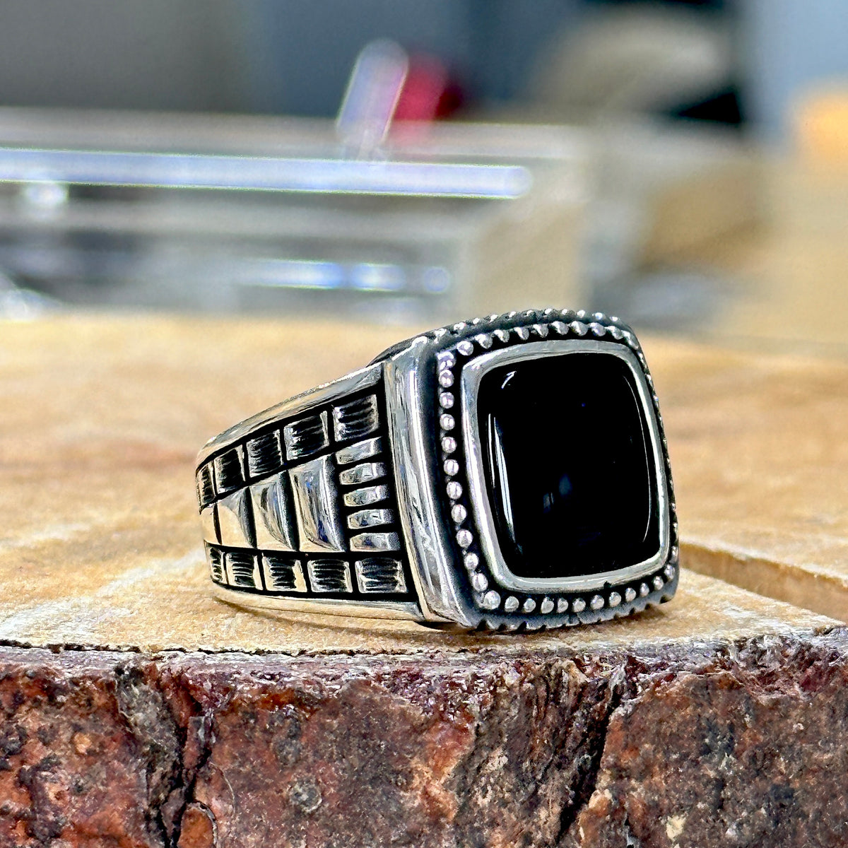 Anillo cuadrado de plata con piedras preciosas de ónix negro para hombre