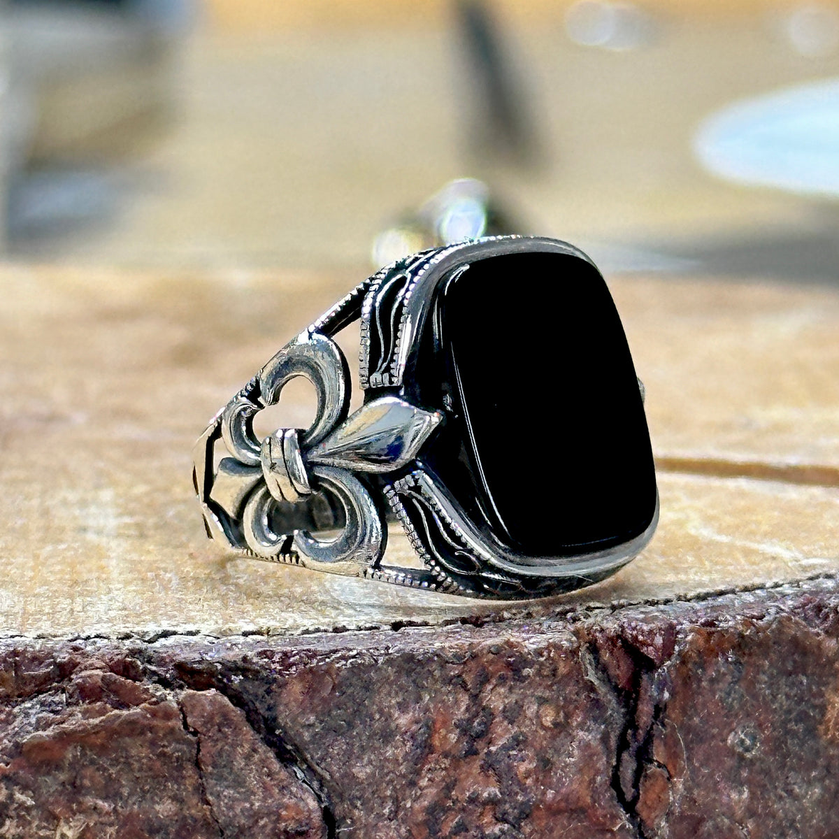 Anillo de ónix mínimo cuadrado de plata hecho a mano para hombre