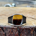 Anillo de piedra preciosa de ojo de tigre cuadrado minimalista hecho a mano para hombre