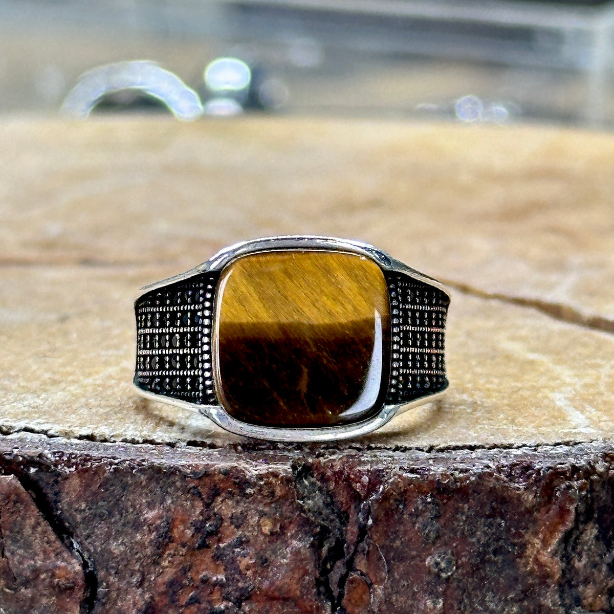 Anillo de piedra preciosa de ojo de tigre cuadrado minimalista hecho a mano para hombre