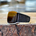 Anillo de piedra preciosa de ojo de tigre cuadrado minimalista hecho a mano para hombre