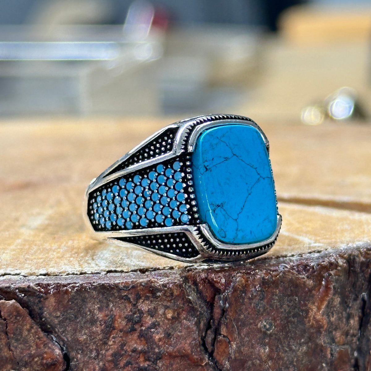 Handgemachter minimalistischer Ring mit Mikrotürkissteinen für Männer