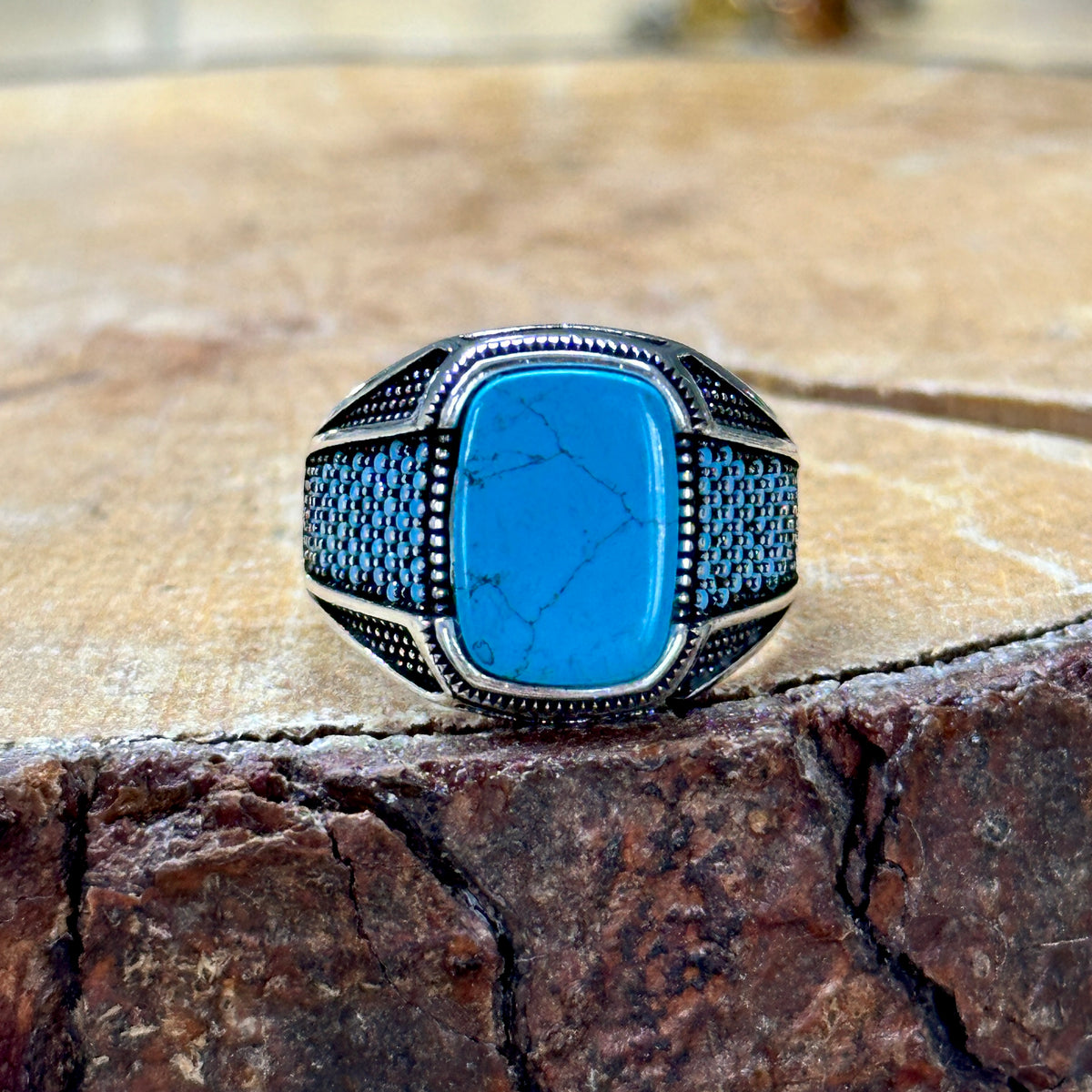 Handgemachter minimalistischer Ring mit Mikrotürkissteinen für Männer