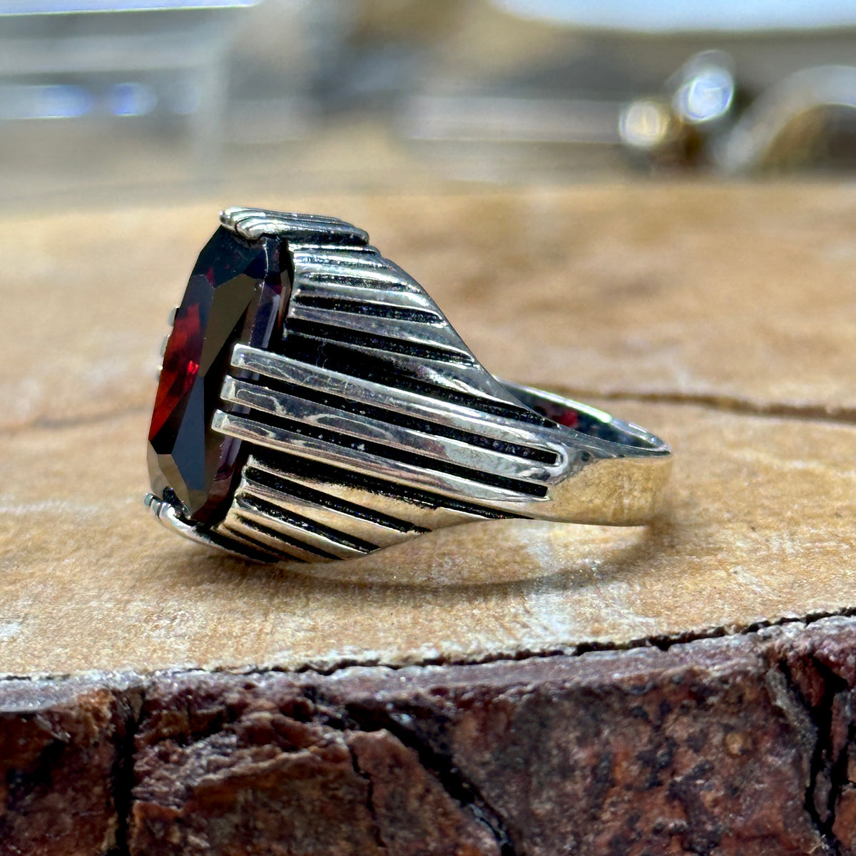 Anillo hecho a mano con piedra granate rubí para hombre