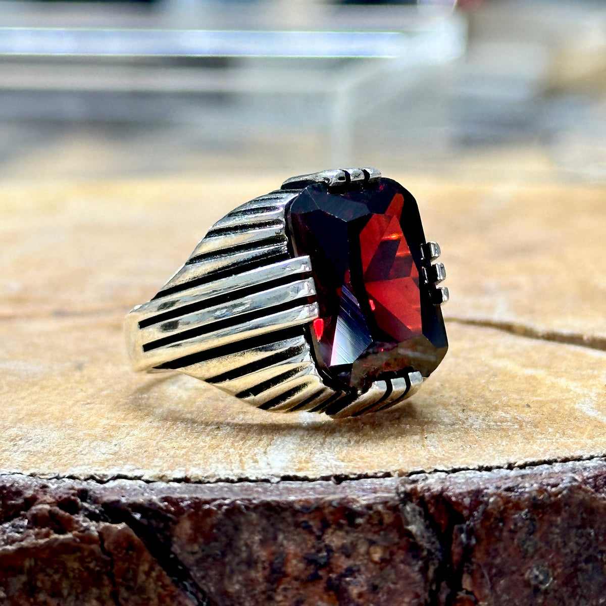 Anillo hecho a mano con piedra granate rubí para hombre