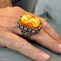 Anillo de plata con piedra preciosa ámbar grande hecho a mano para hombre