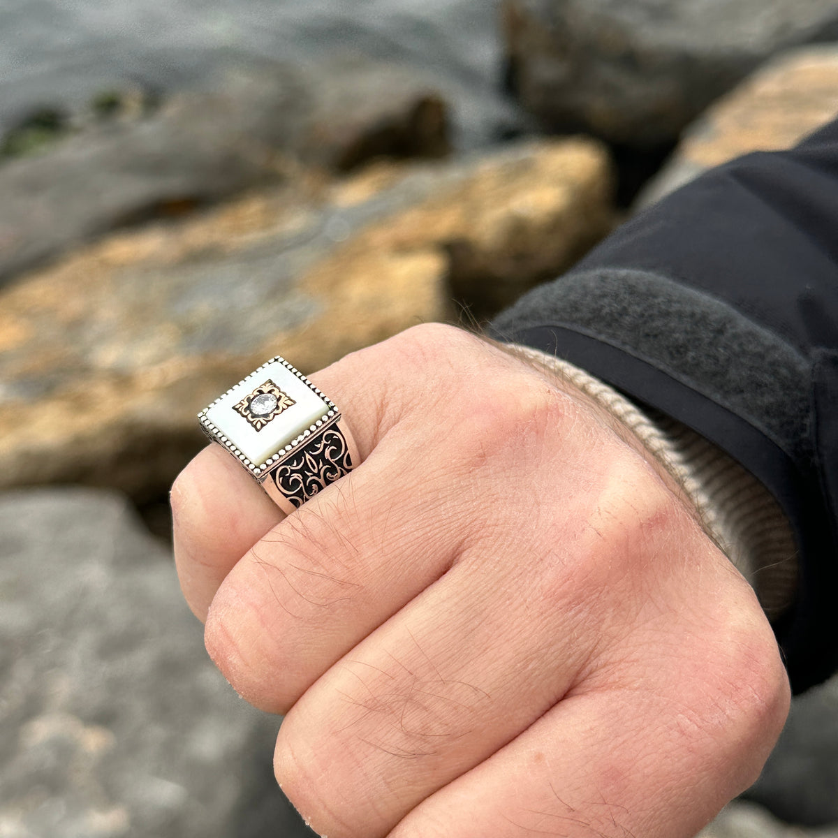 Anillo hecho a mano con piedras preciosas de nácar cuadrado para hombre de plata de 925 quilates